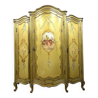 Armoire galbée Vénitienne Louis XV Baroque en bois peint vers 1900