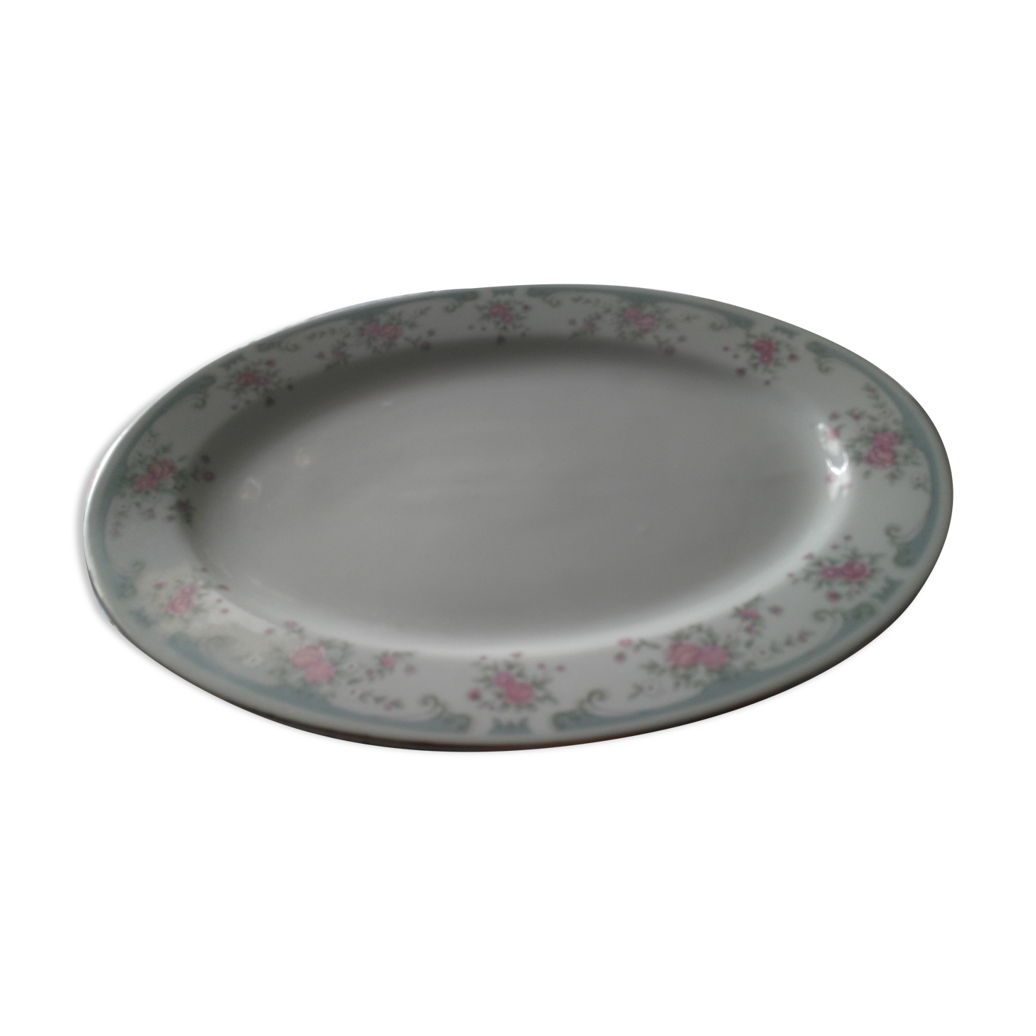 Oval dish decorated with delicate flowers