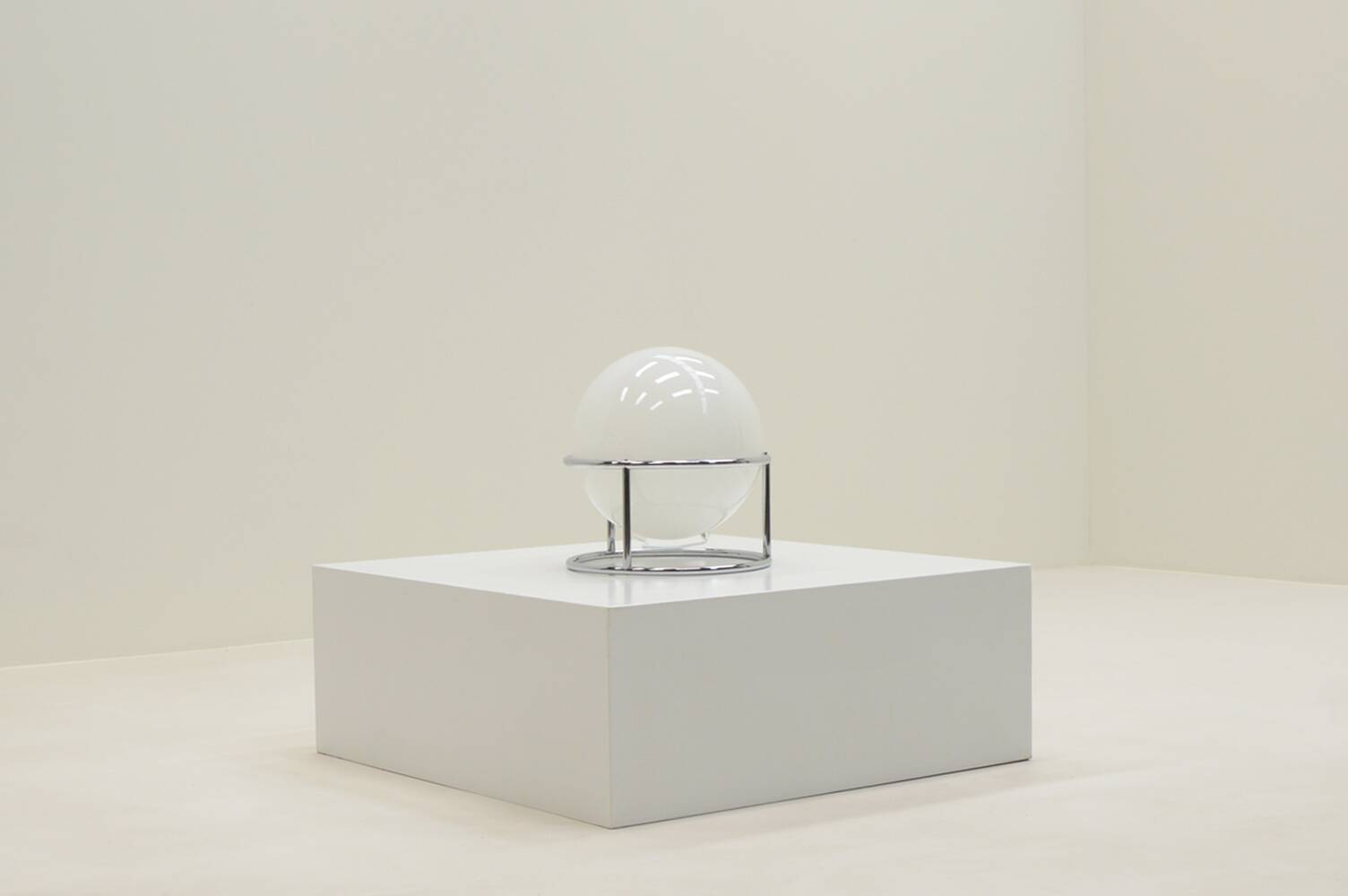 White and chrome globe table lamp, 1970s Italy.