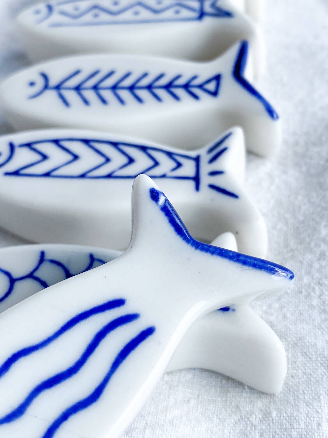 6 Portes couteaux en porcelaine