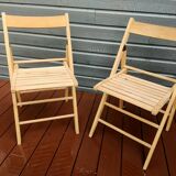 Paire de chaises pliantes en bois
