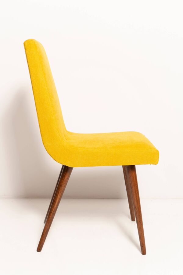 Chaise en laine jaune moutarde du 20ème siècle, Rajmund Hałas, Europe, 1960s