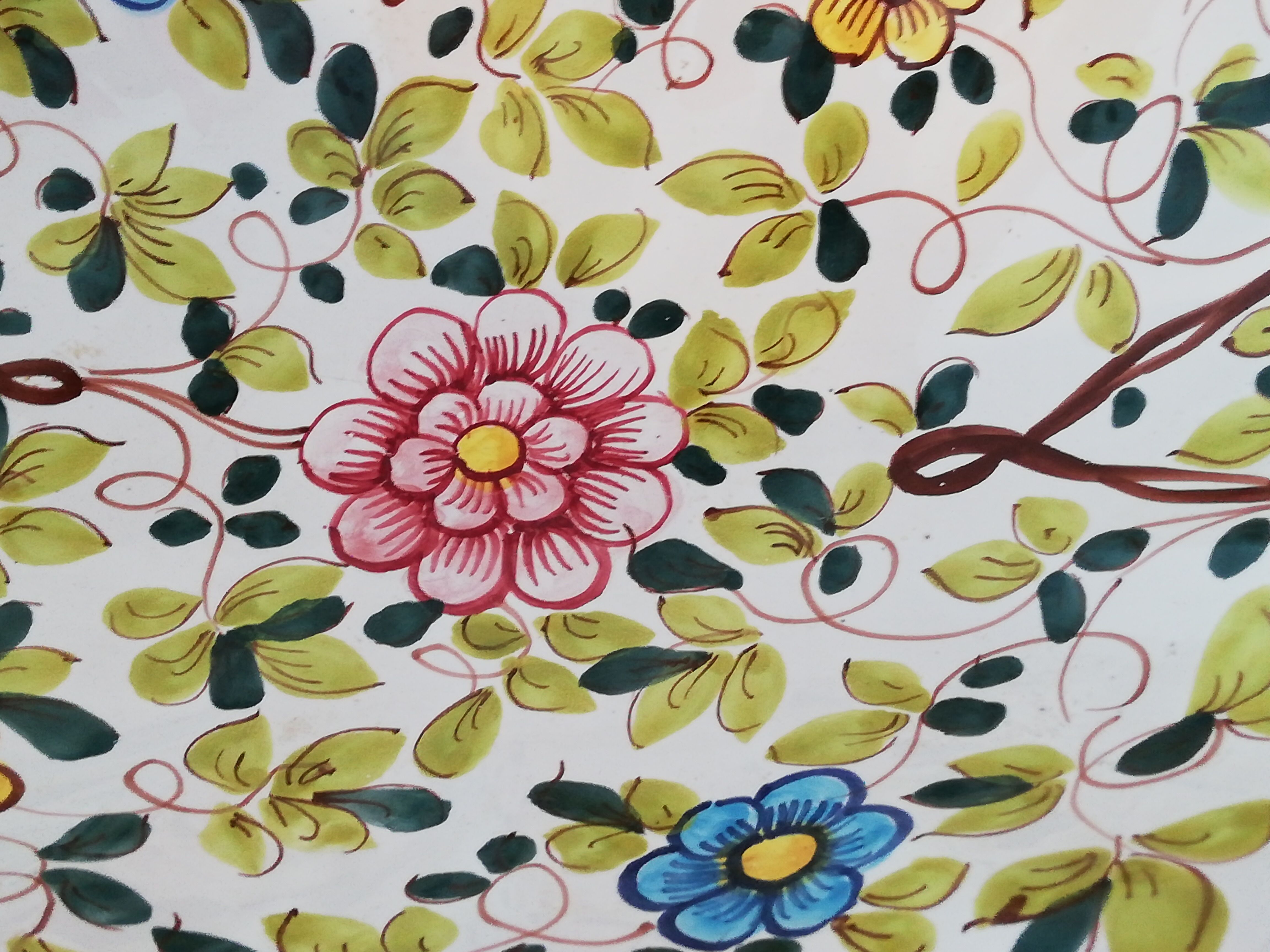 Old fruit cup on feet