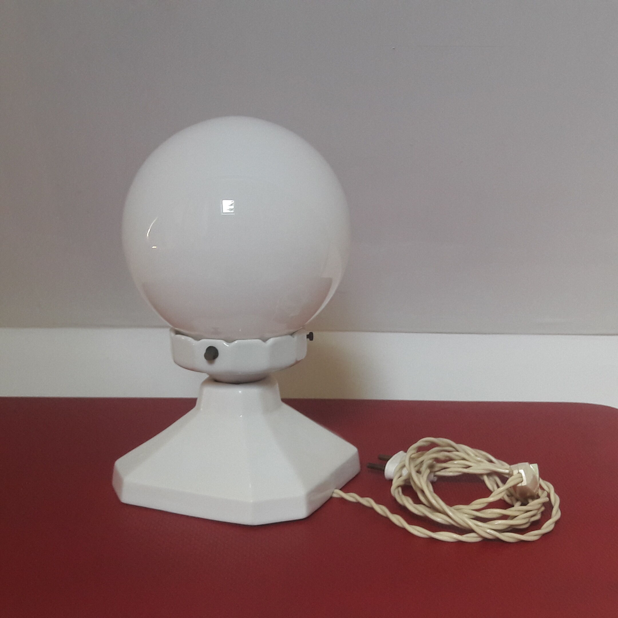 Porcelain lamp and opaline