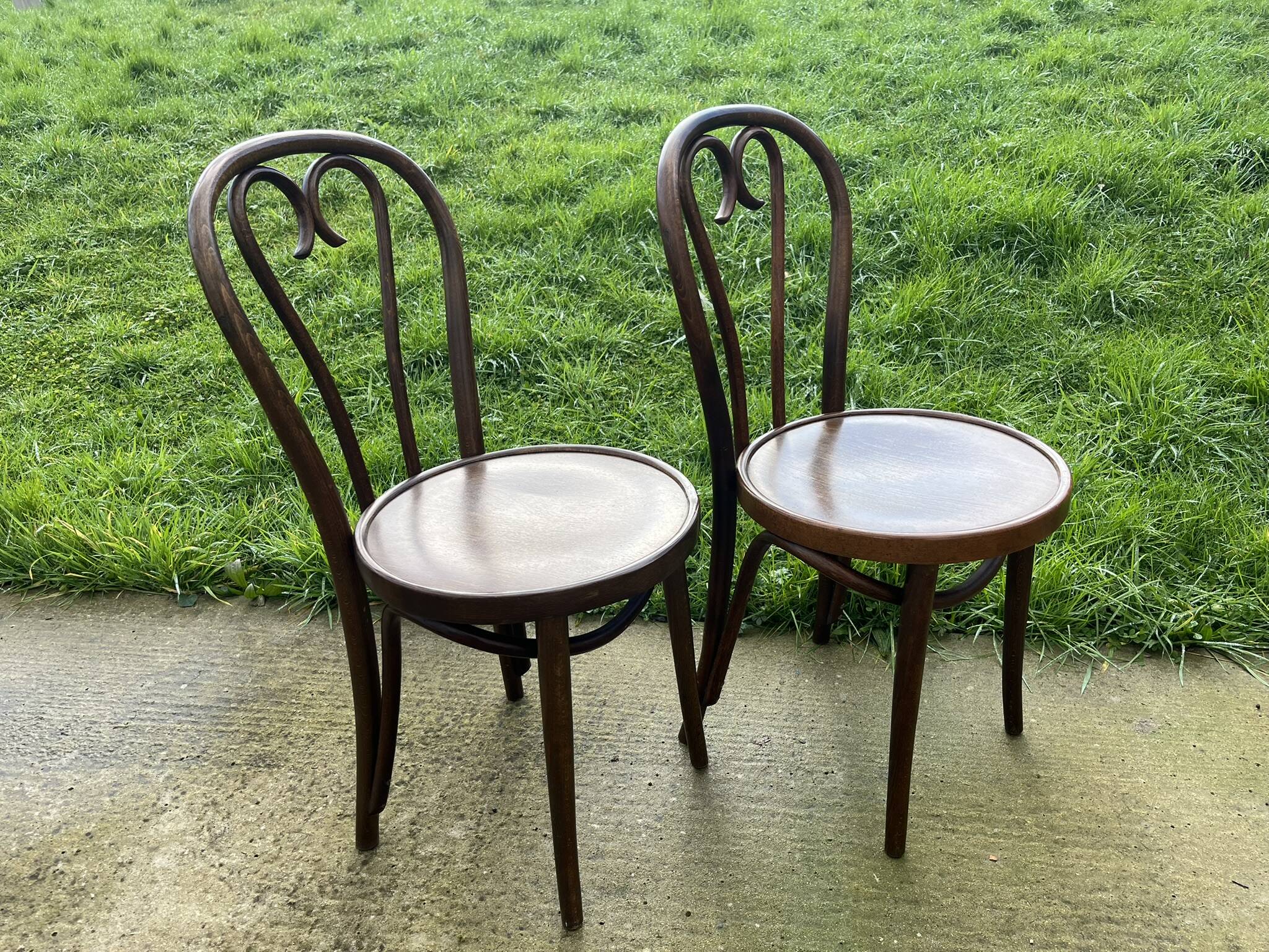 Paire de chaise bistrot en bois courbé Thonet