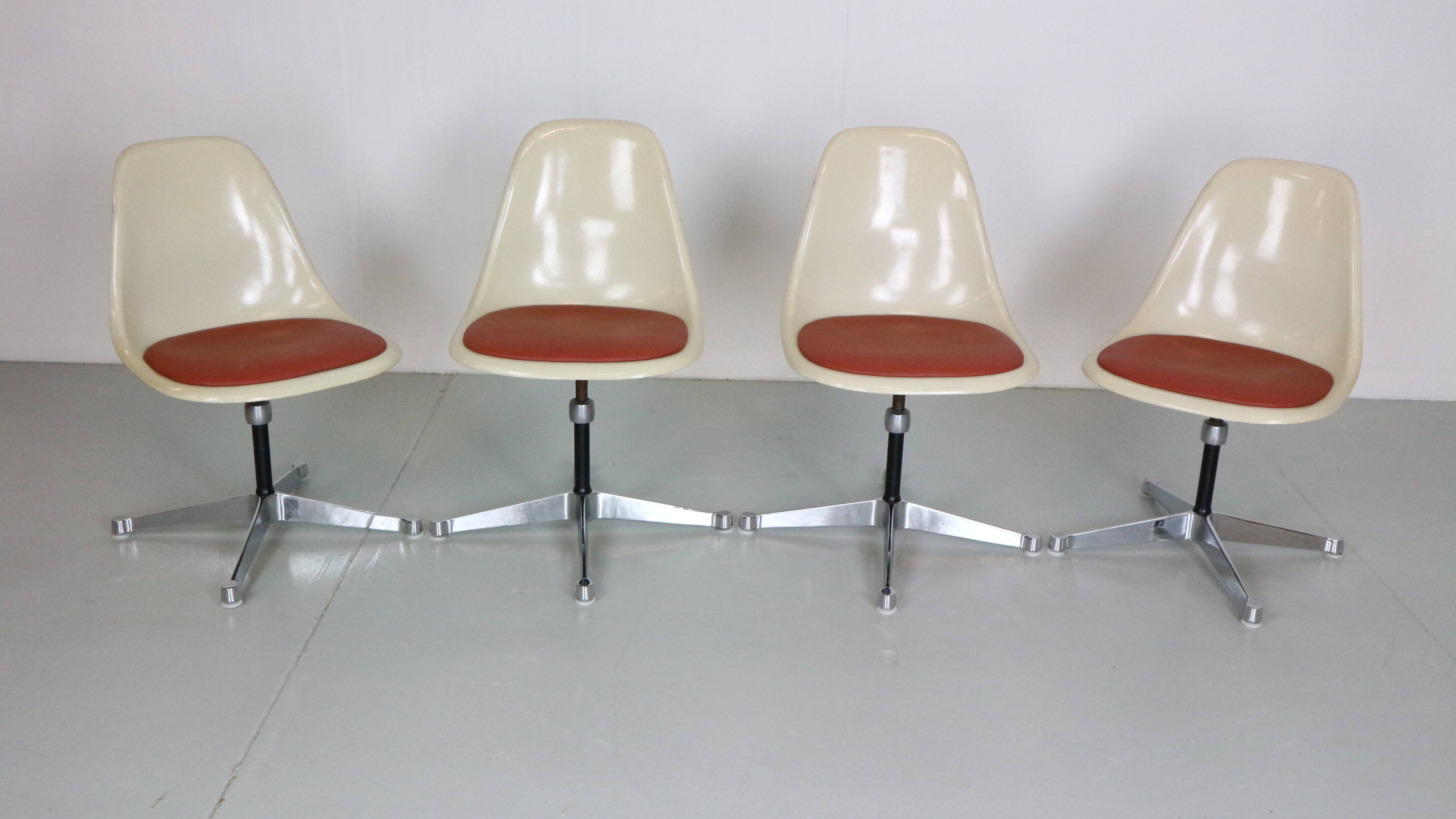 Set de 4 chaises de Charles & Ray Eames pour Herman Miller, 1960
