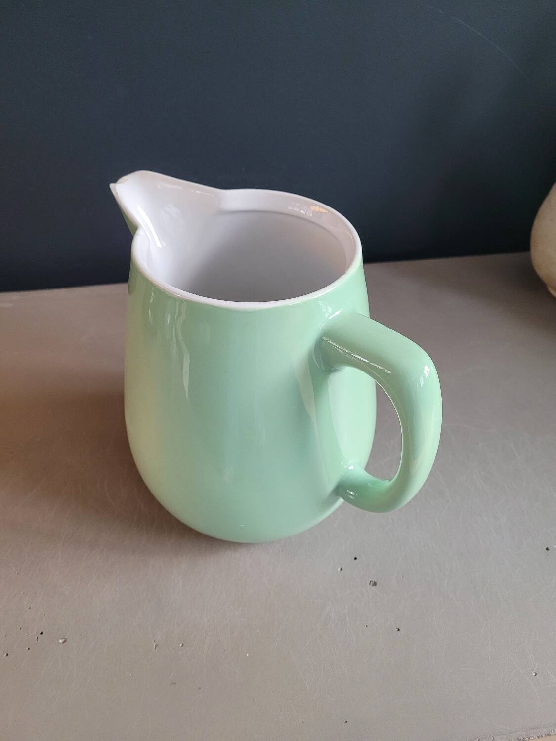 Pichet à eau en porcelaine