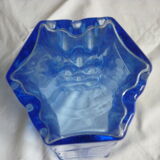 Vase en cristal bleu gravure de palmiers