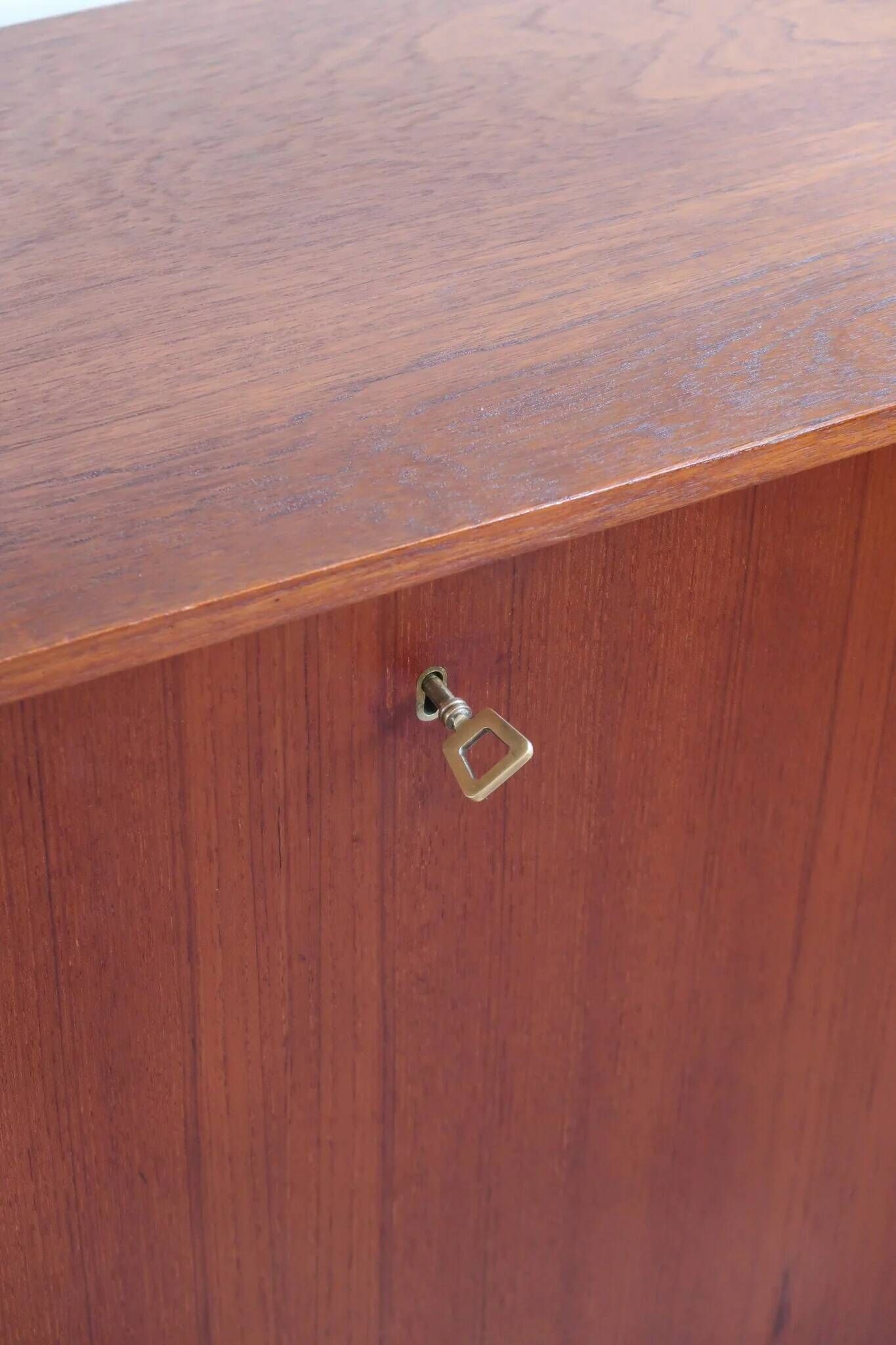 Vintage Scandinavian drop-leaf table in teak wood.