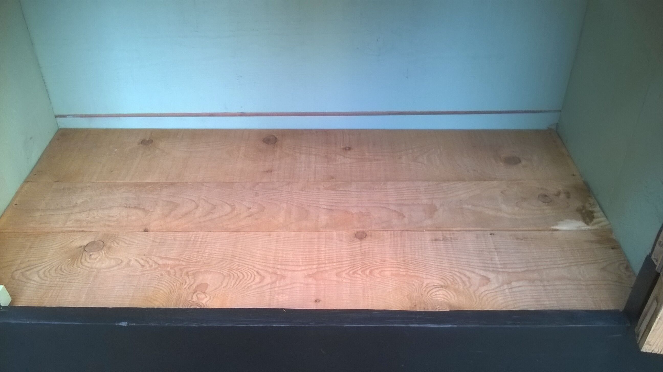 Cabinet patina black and green