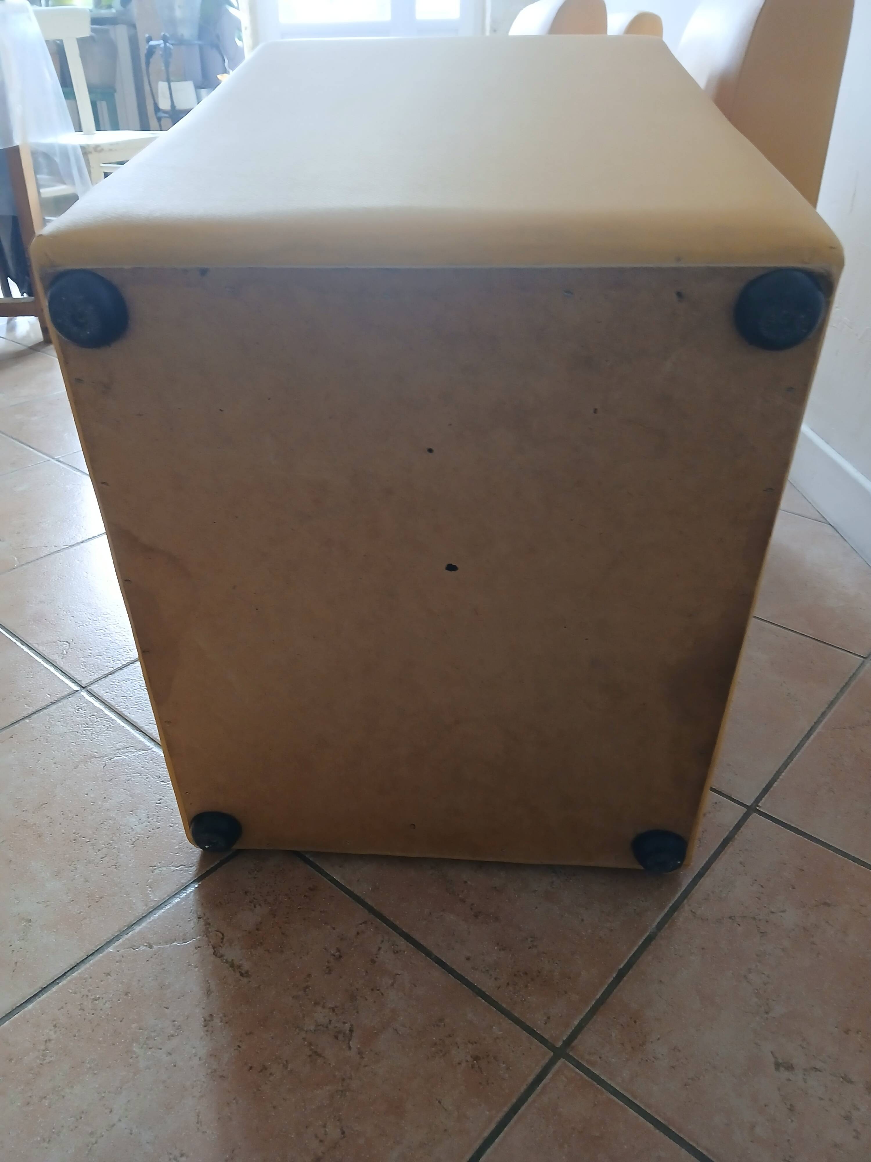 Lot de 4 chauffeuses années 70/80 vintage en similli cuir  jaune moutarde