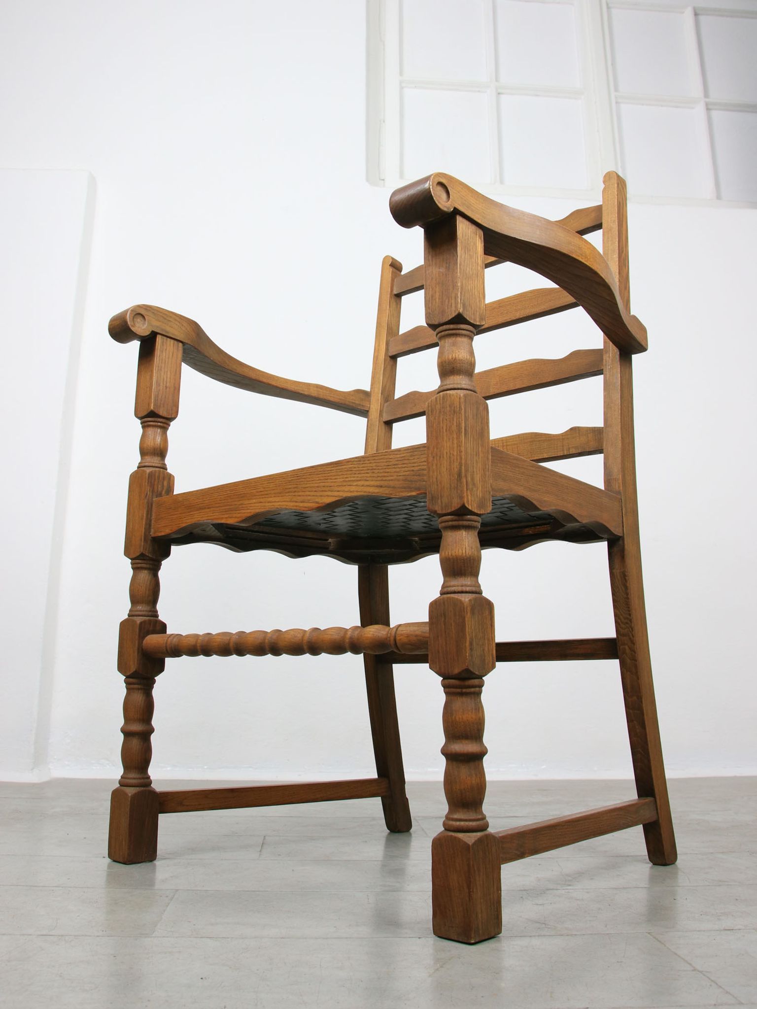 Chaises médiévales vintage en chêne, lot de 4