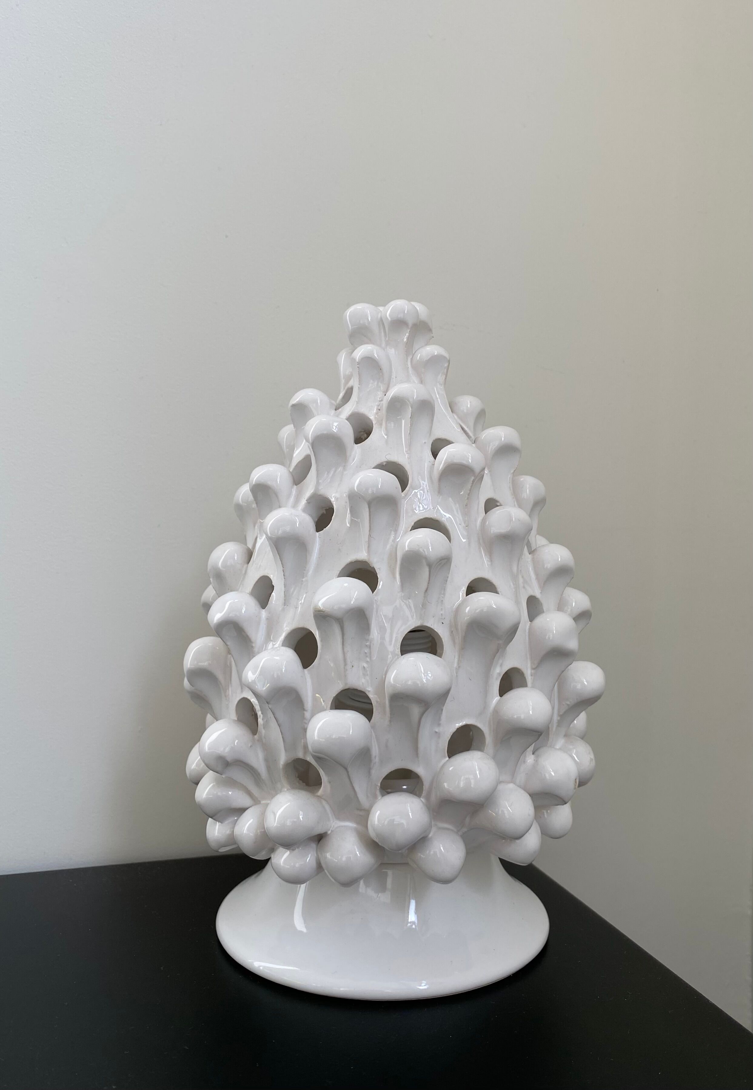Pine cone lamp, made of Caltagirone ceramic