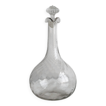 Carafe en verre soufflé torsadé avec bouchon