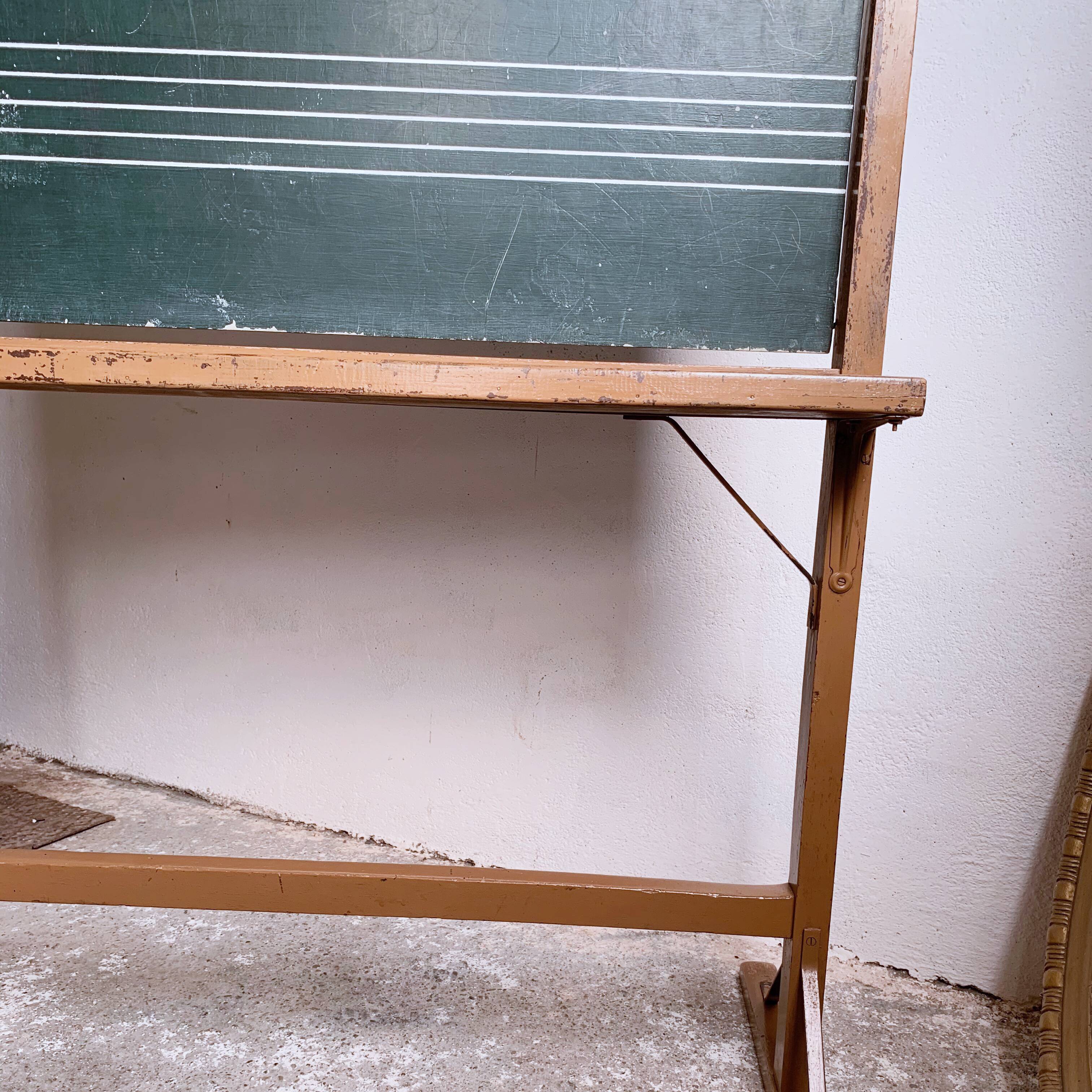 Former school board swivelling on foot