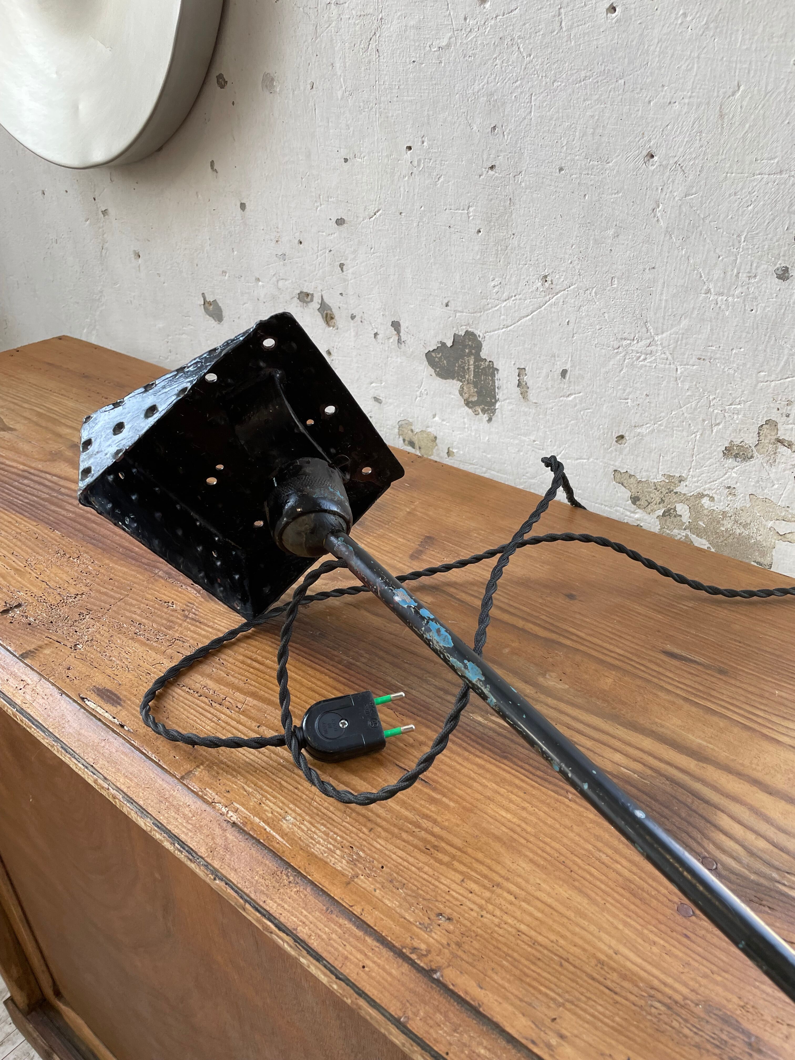 Articulated workshop lamp ravel ball joints