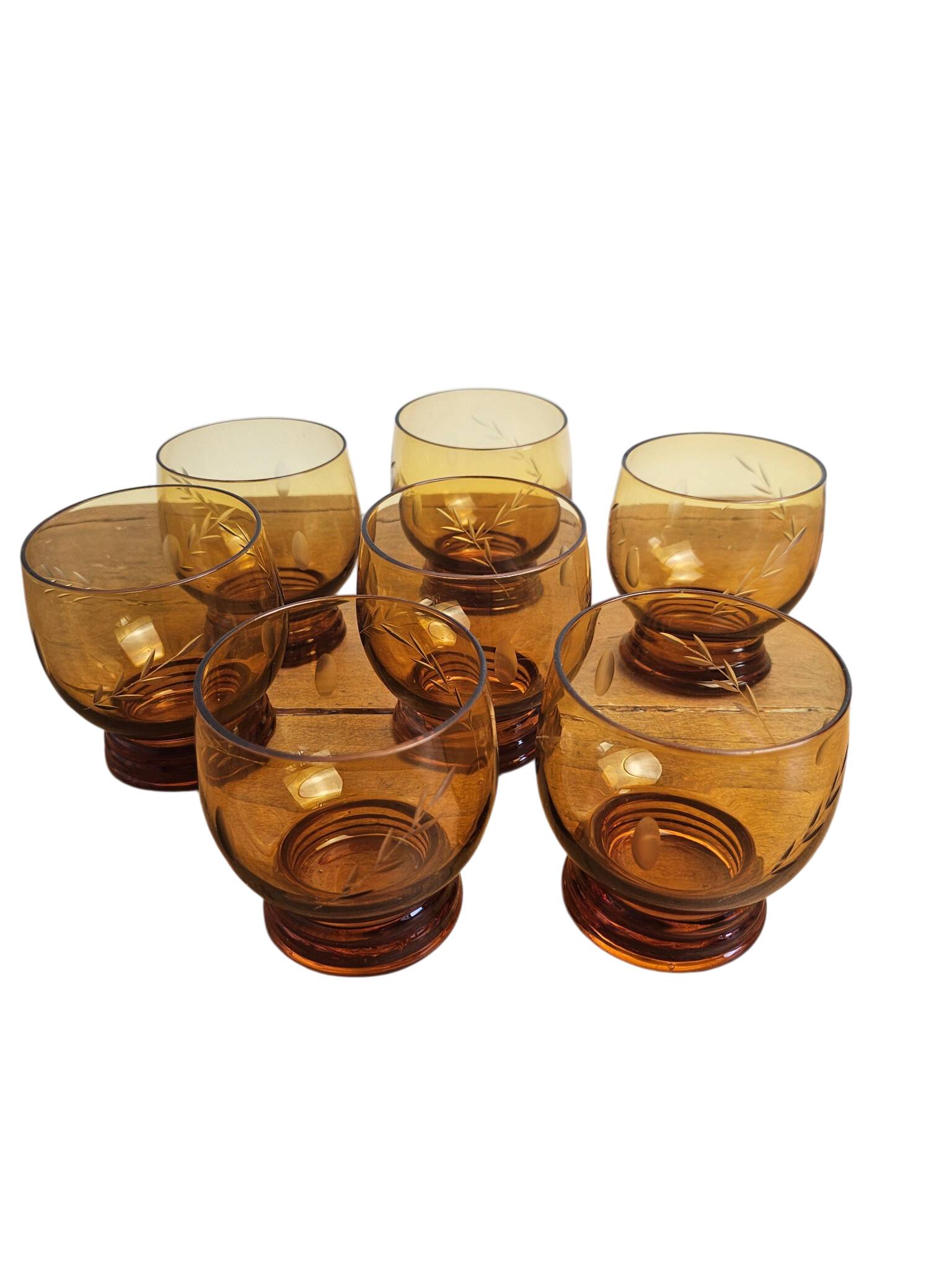 7 vintage engraved amber glasses – retro brown glass from the 70s