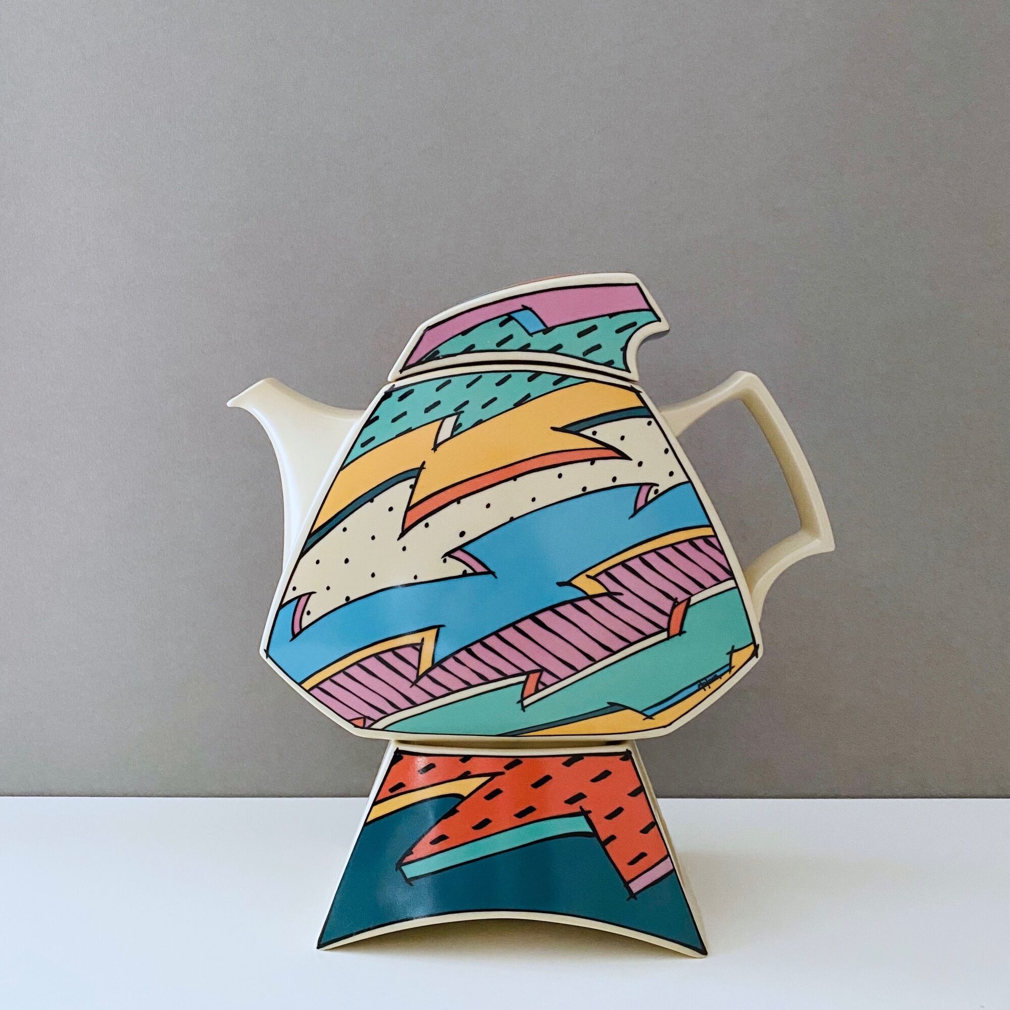 Rosenthal Flash One teapot by Dorothy Hafner with warmer, 80's
