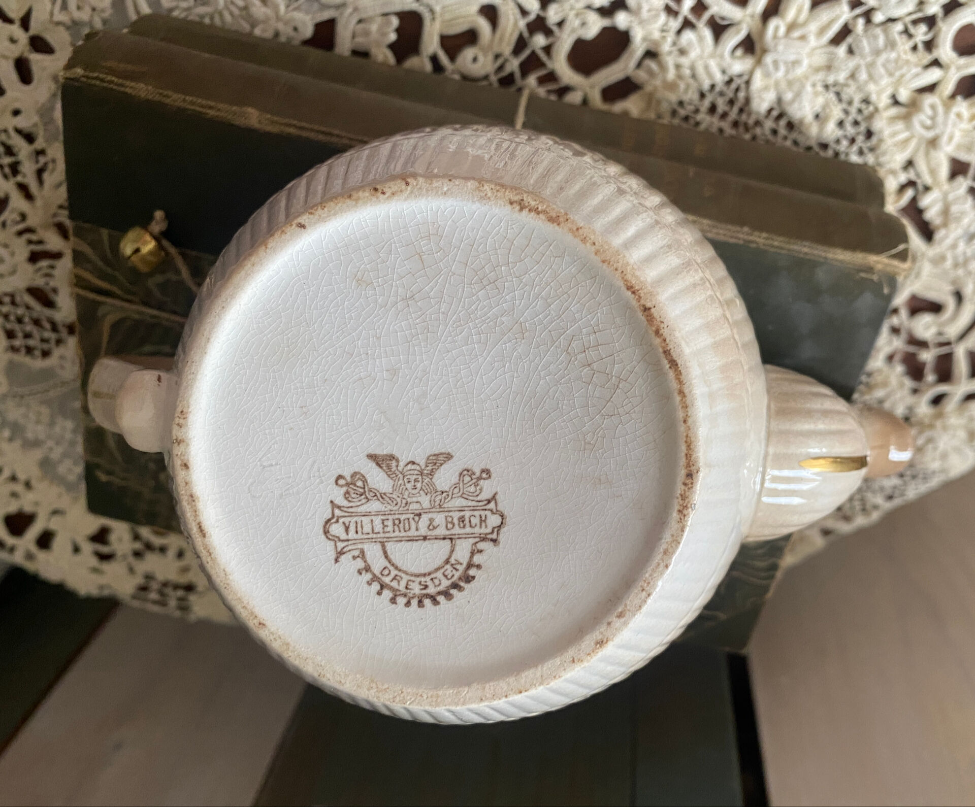 Porcelain teapot Villeroy and Boch model Dresden