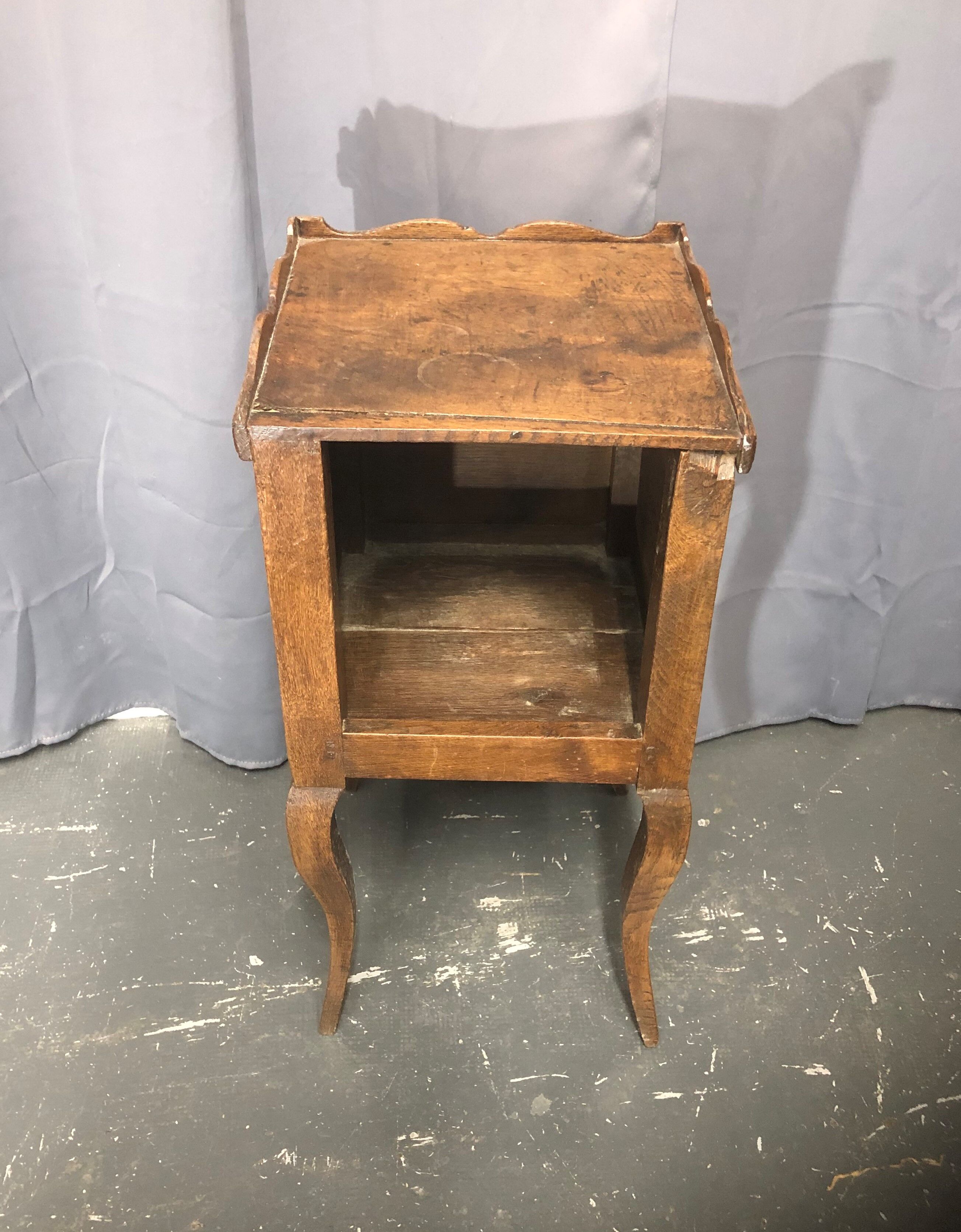 Side cabinet in oak period LOUIS XV 18 eme Country furniture Fifth wheel Table