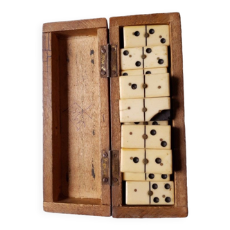 Games of 28 dominoes
