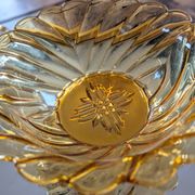Coupe en verre ambré floral – années 1960-1970