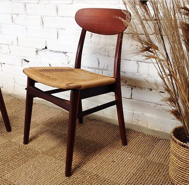 Pair of danish chairs in teak and braided rope
