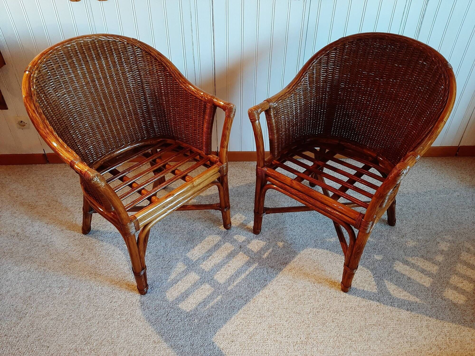 Set of 2 armchairs in adult varnished woven rattan