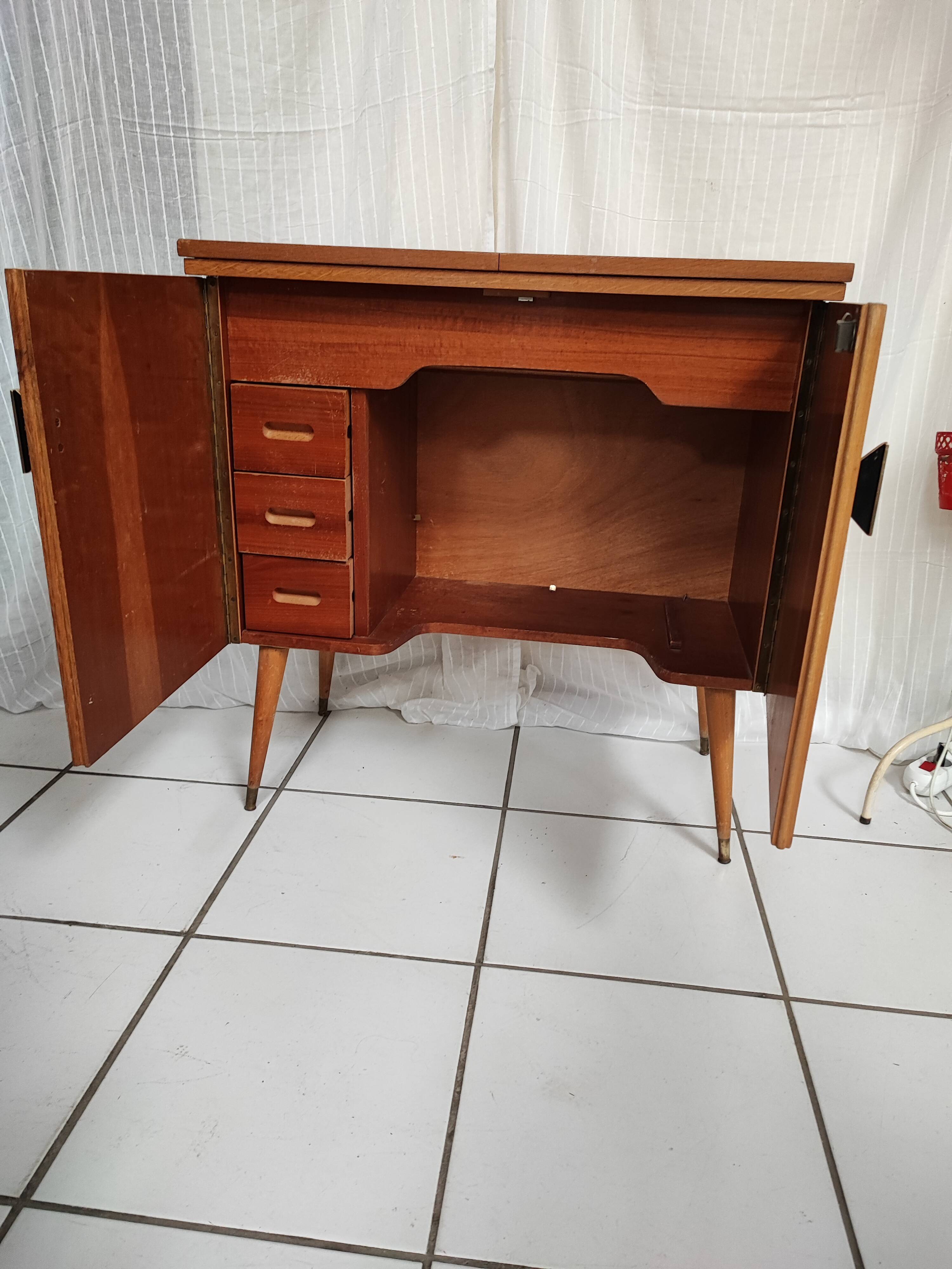 Chest of drawers furniture