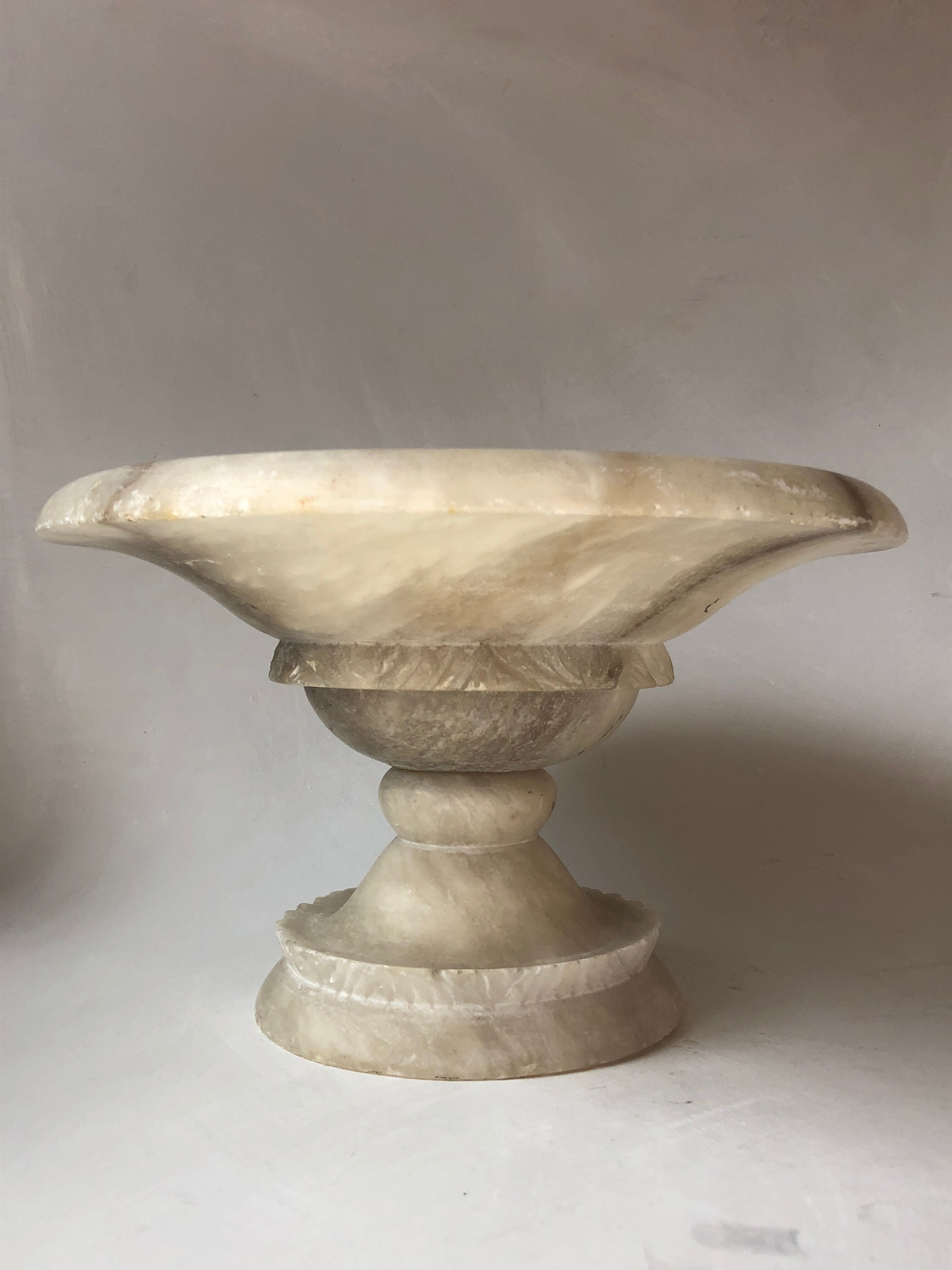 Cut in Alabaster on foot