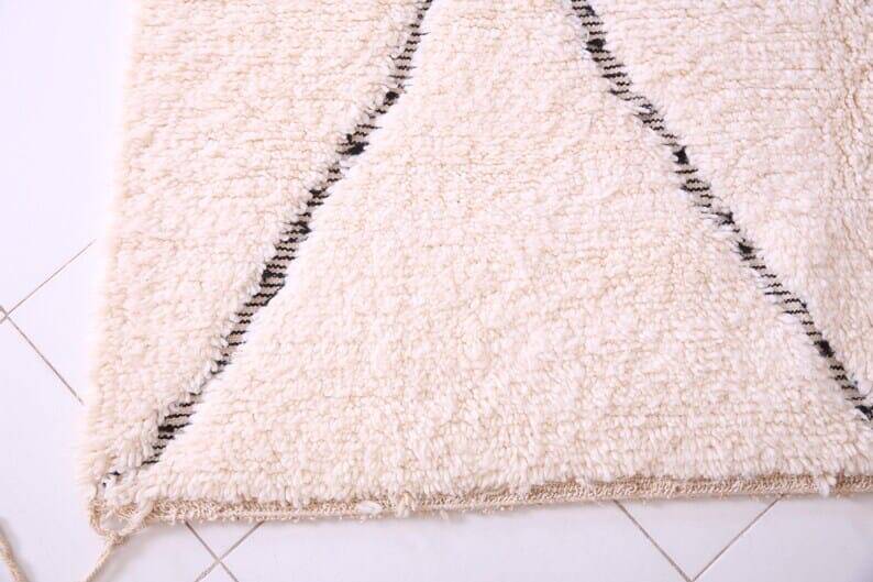 Handmade Moroccan Berber rug from the Atlas, size 1.4/2.6 m.