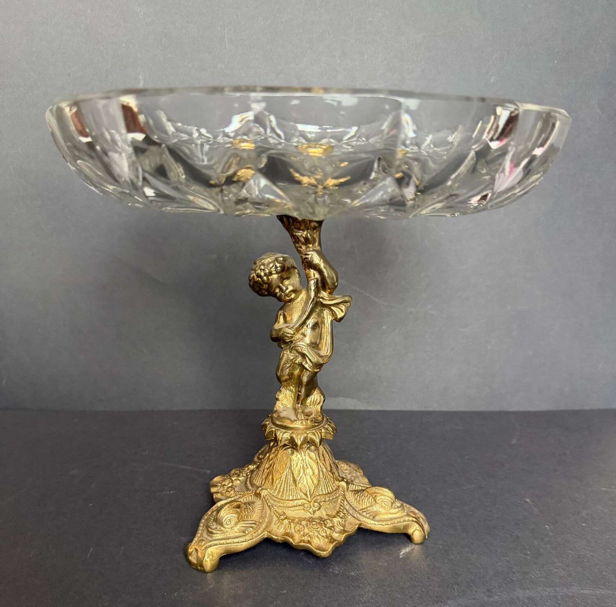 Coupe ancienne en cristal sur pied en bronze