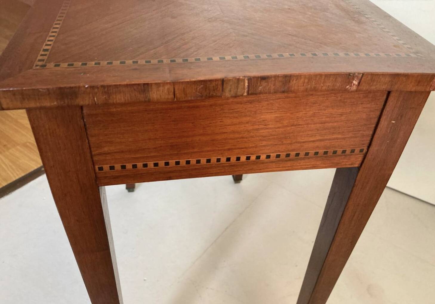 Very small mahogany veneer table from the early 20th century