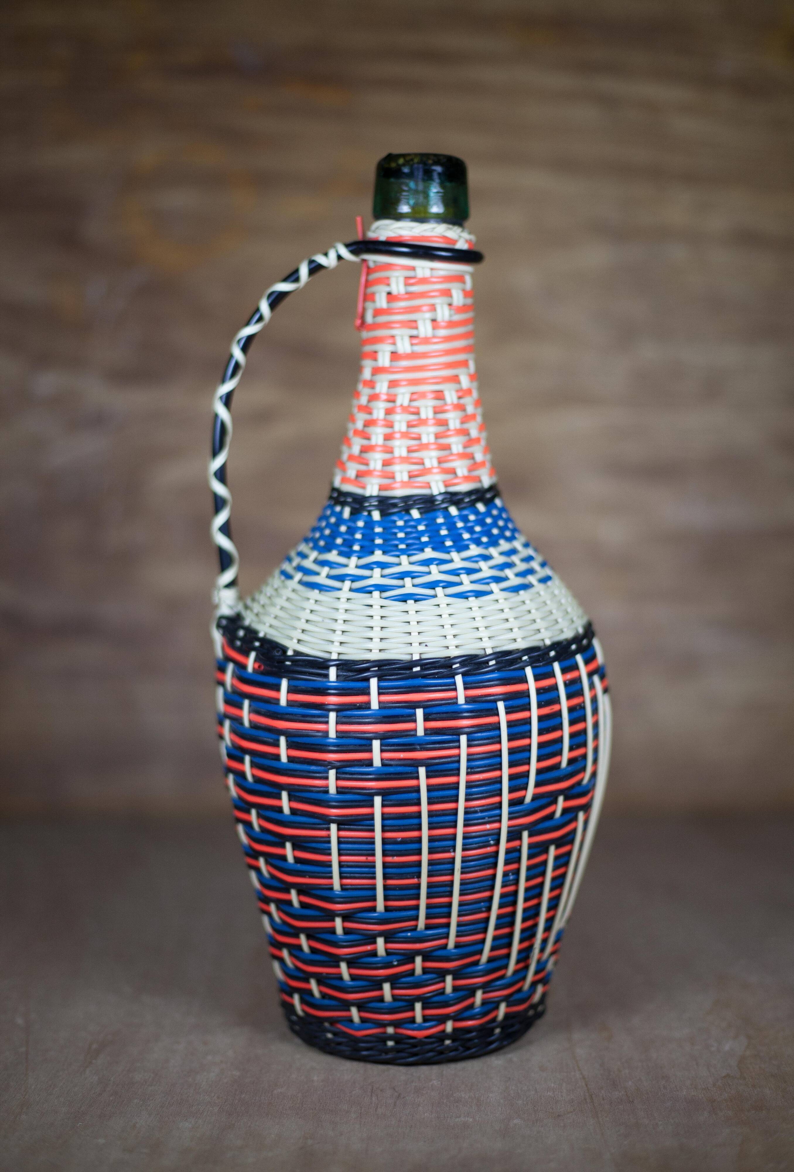 Braided thread bottle, plastic thread, scoubidou bottle, glass bottle, interior decoration,