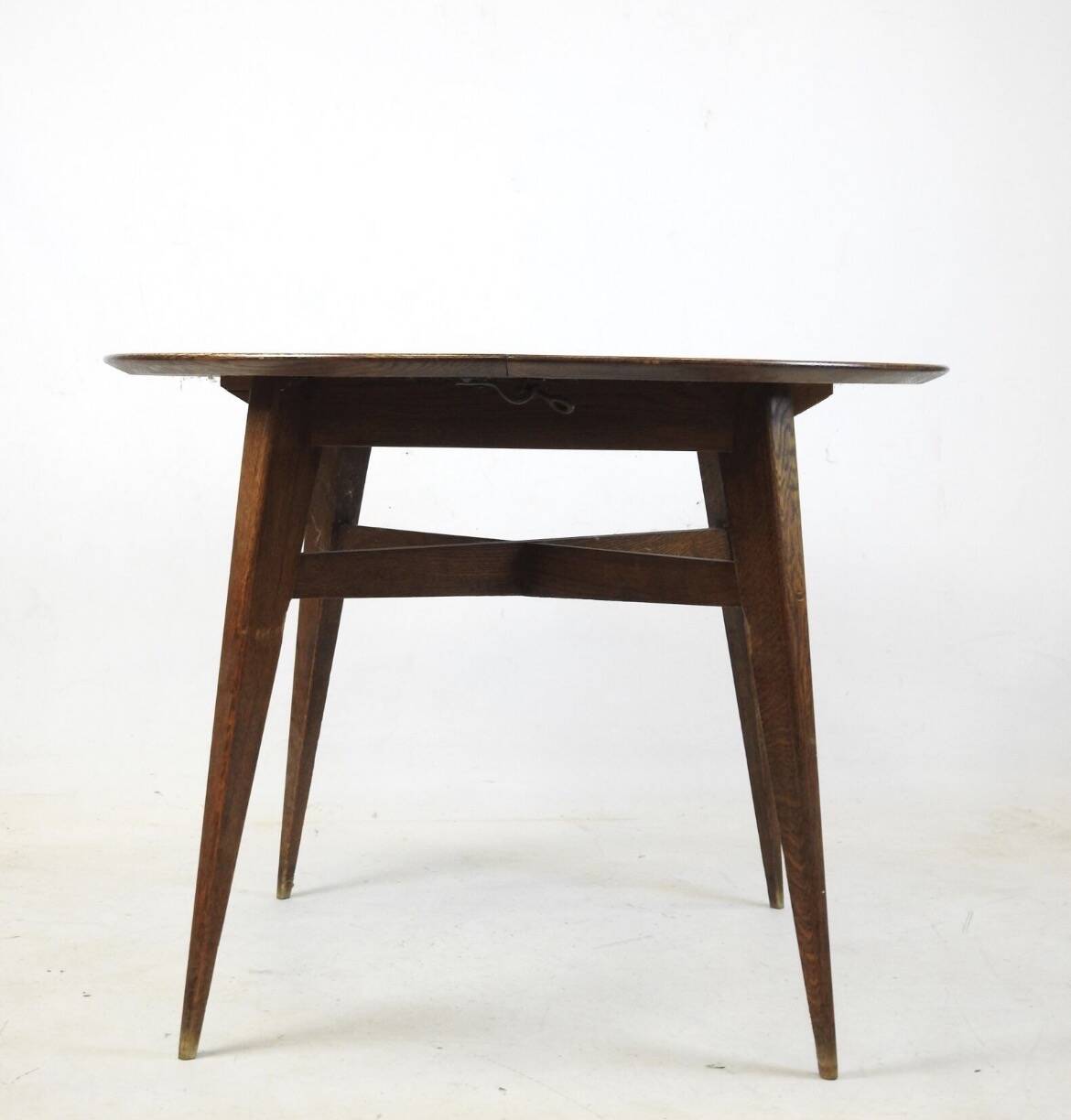 Table ronde de salle à manger couleur chêne foncé
