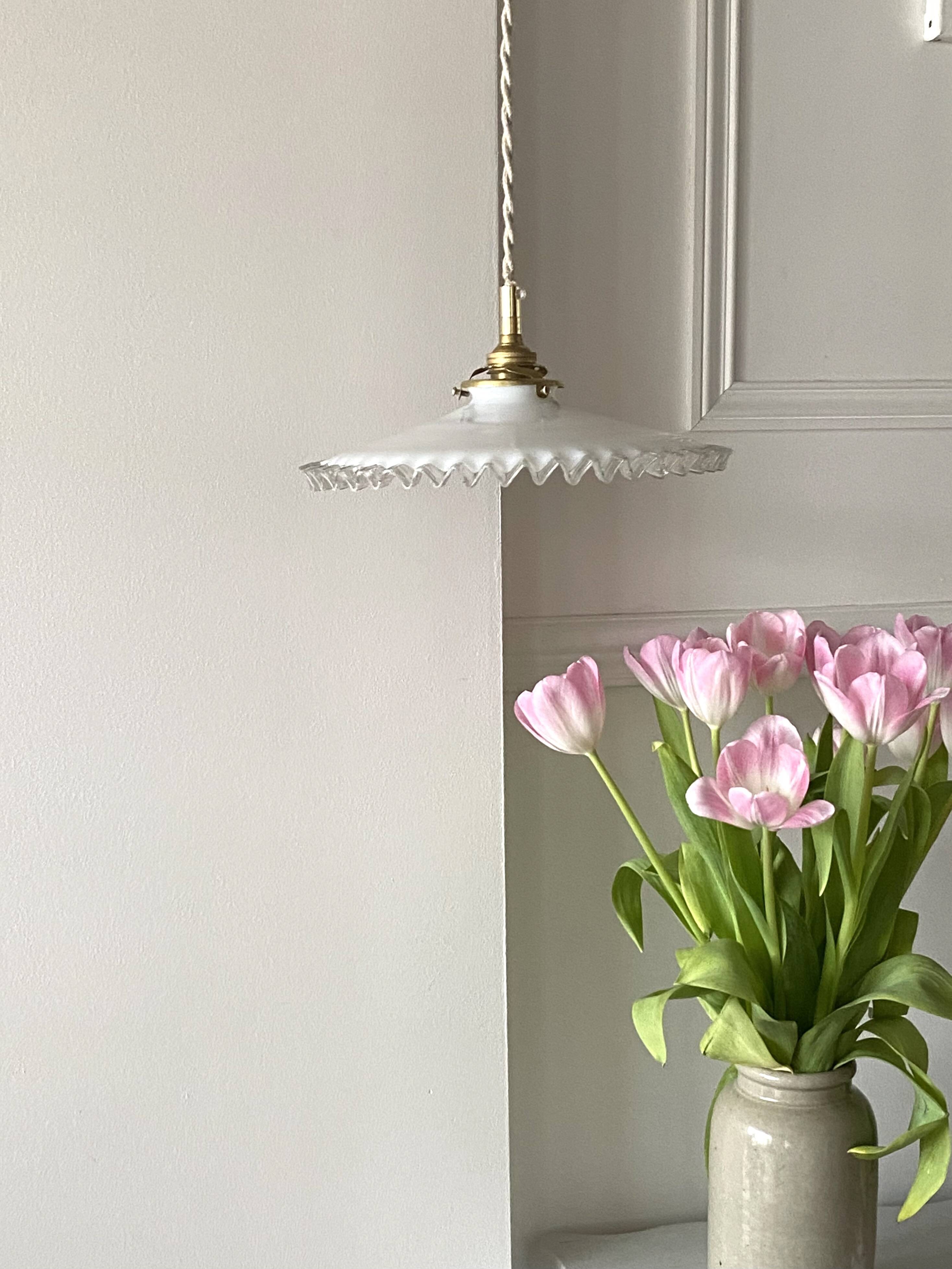 Opaline suspension