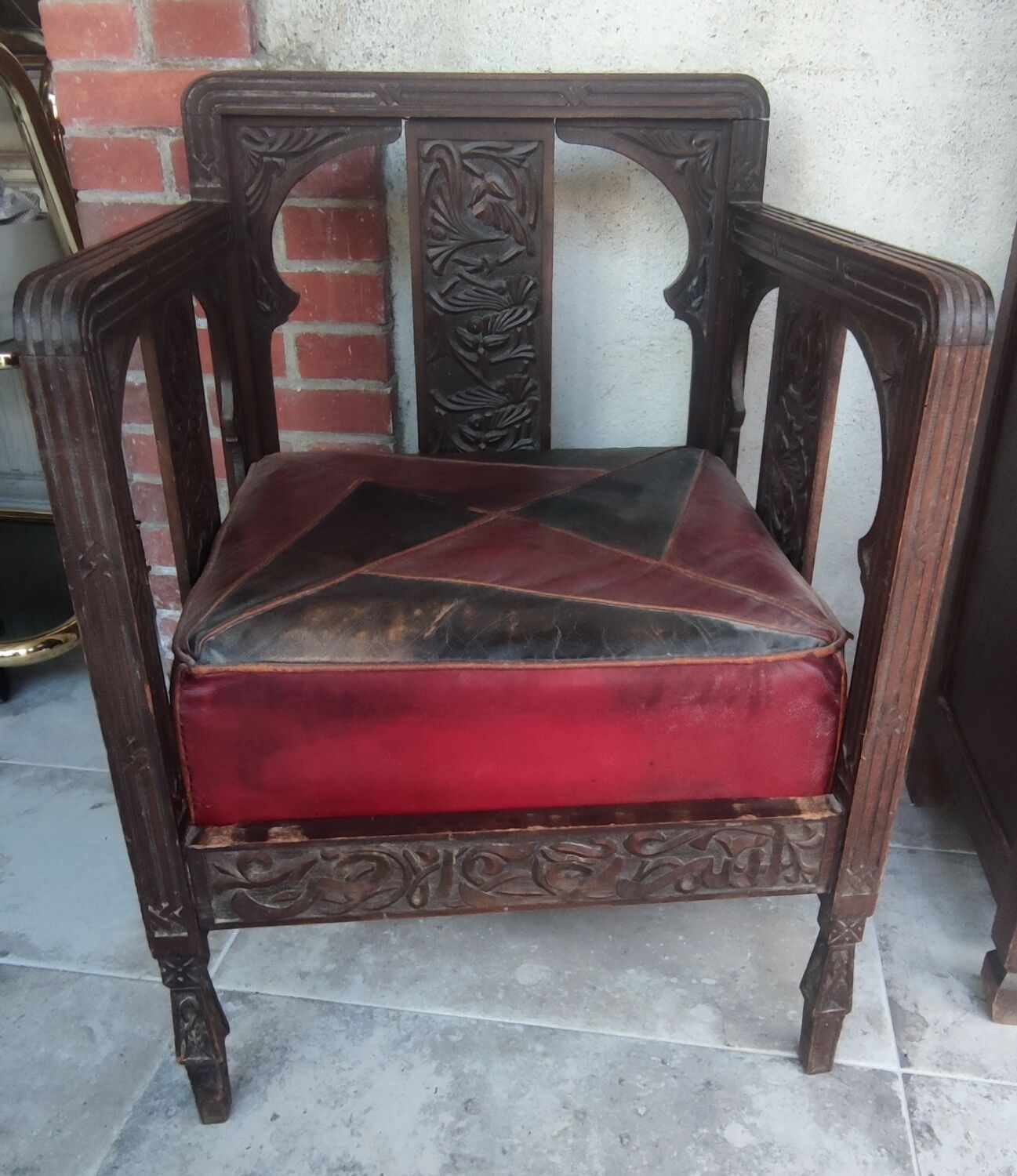 Ensemble 3 pièces meuble, fauteuil et pouf bois sculpté