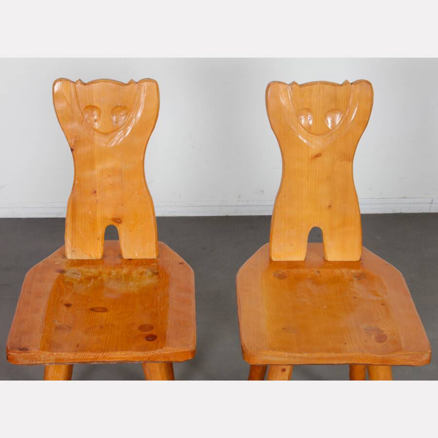 Suite de 4 chaises en bois à dossier zoomorphe, 1960