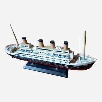 Model of the vintage Titanic ship