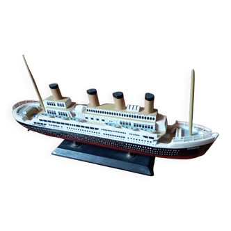 Model of the vintage Titanic ship