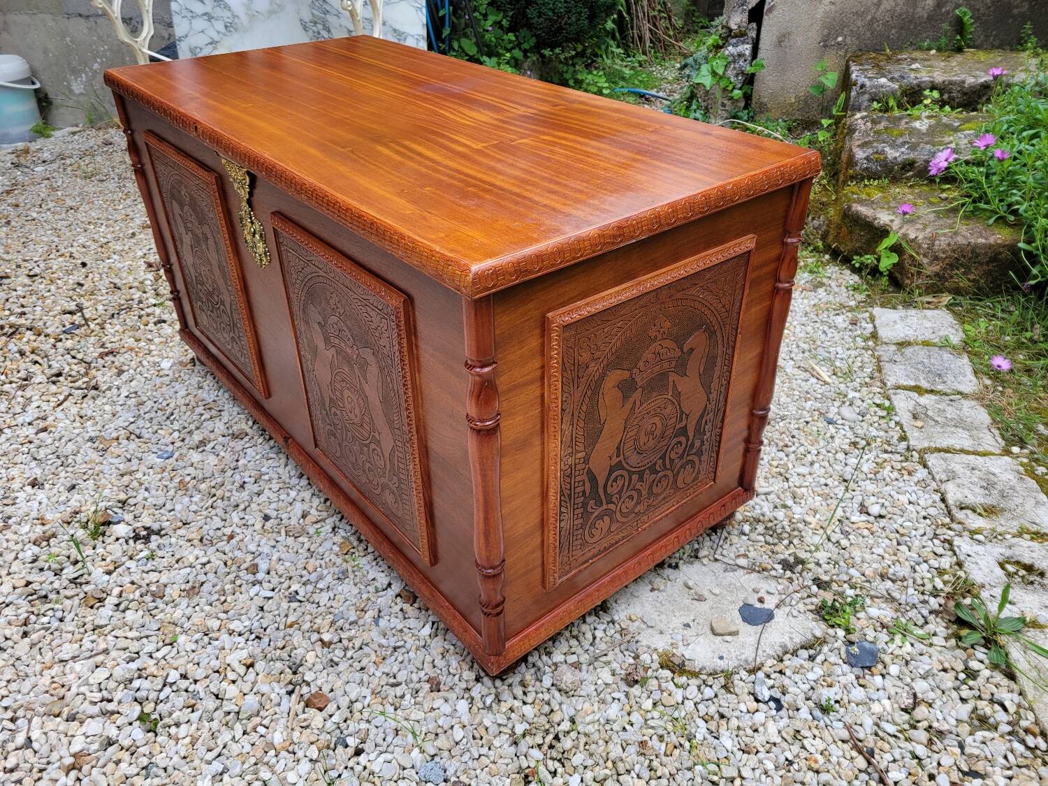 Portuguese chest in solid mahogany