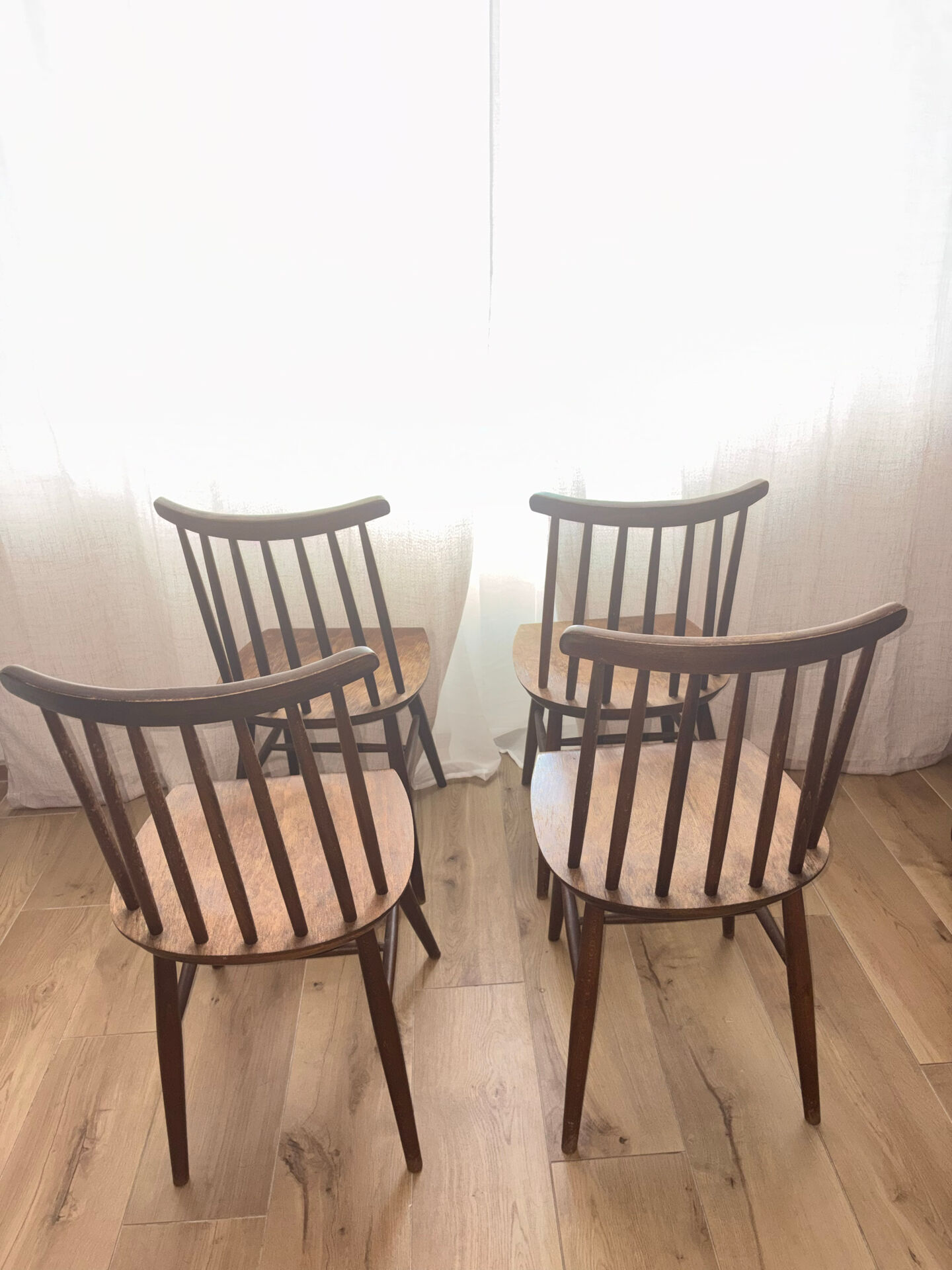 Chaise modèle Fanett