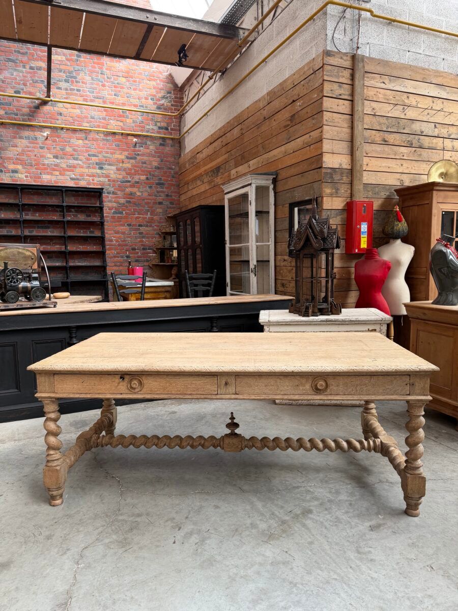 Table de château début XXème