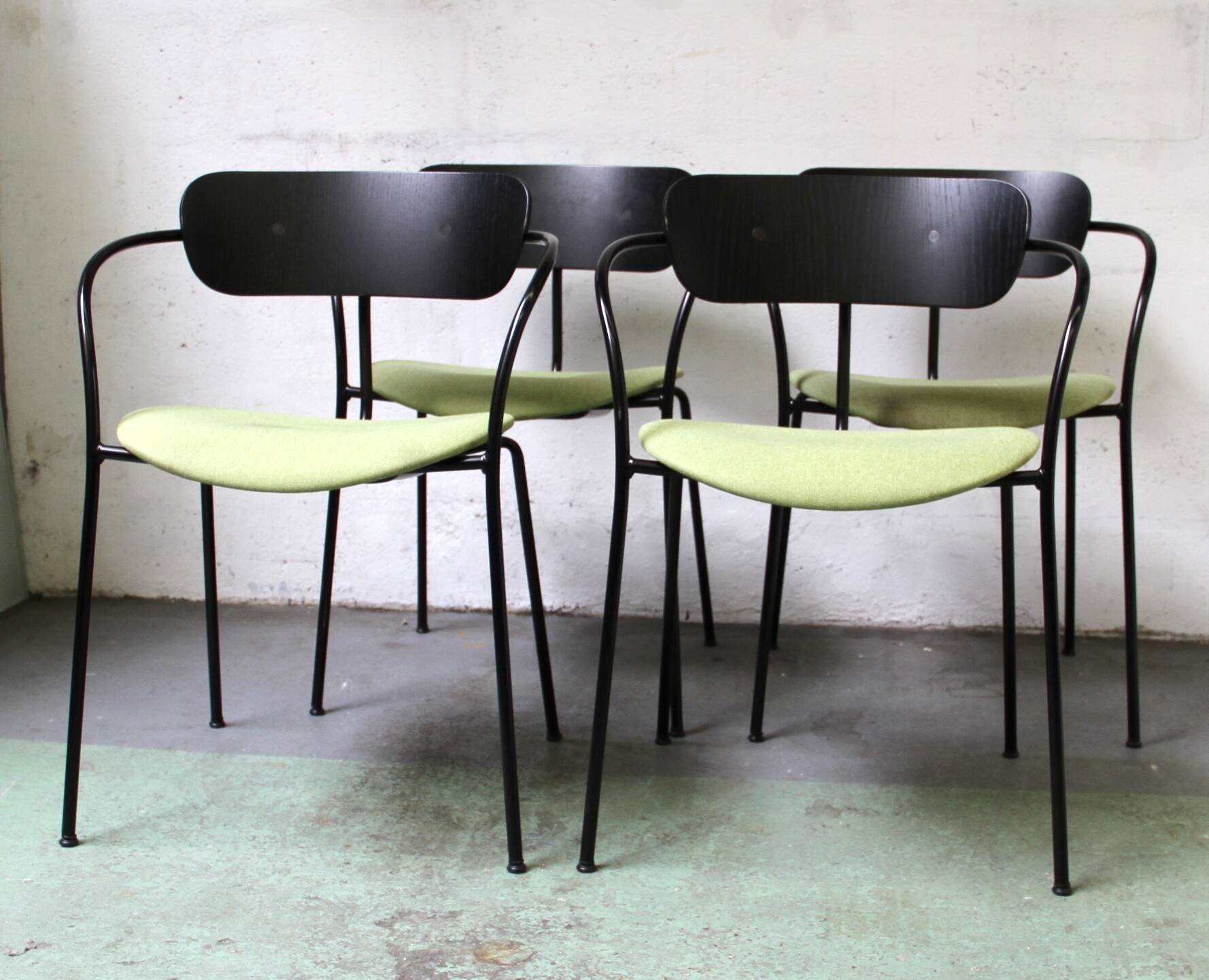 Pavilion AV4 chair, & Tradition