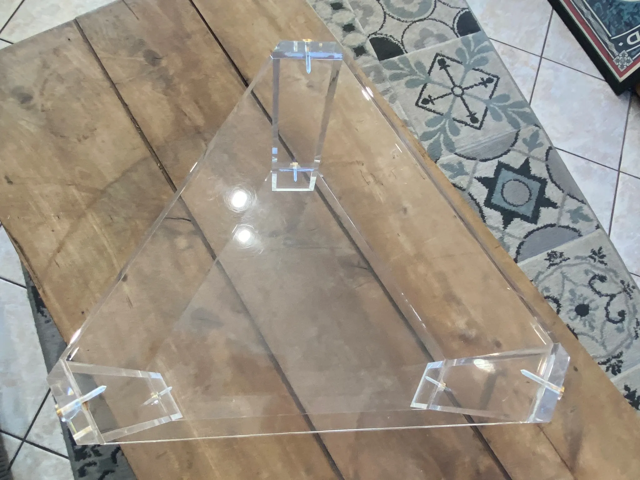 Triangular plexiglass coffee table end table Altuglas David Lange 70