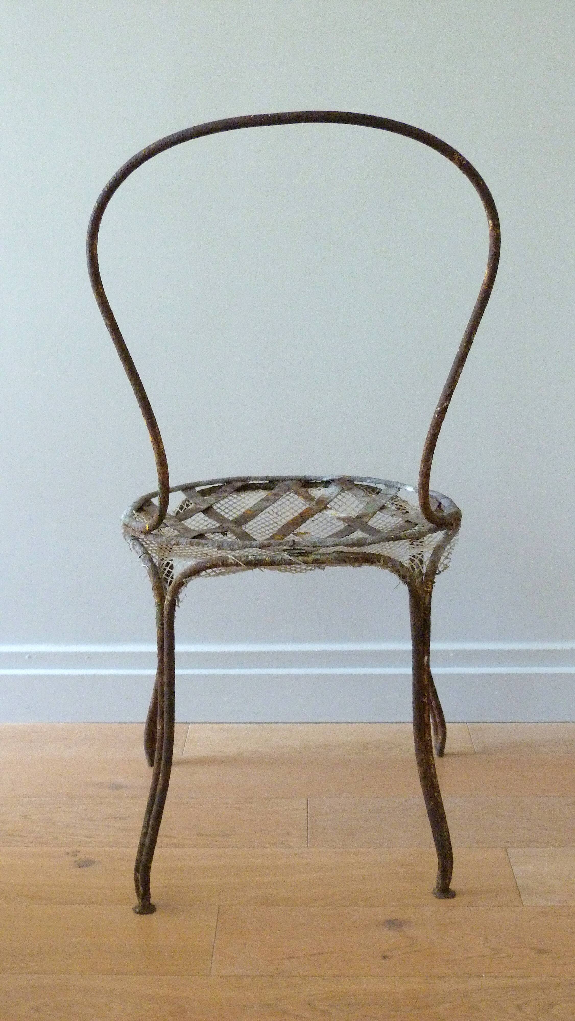 Chaise ancienne décoration florale balcon jardin