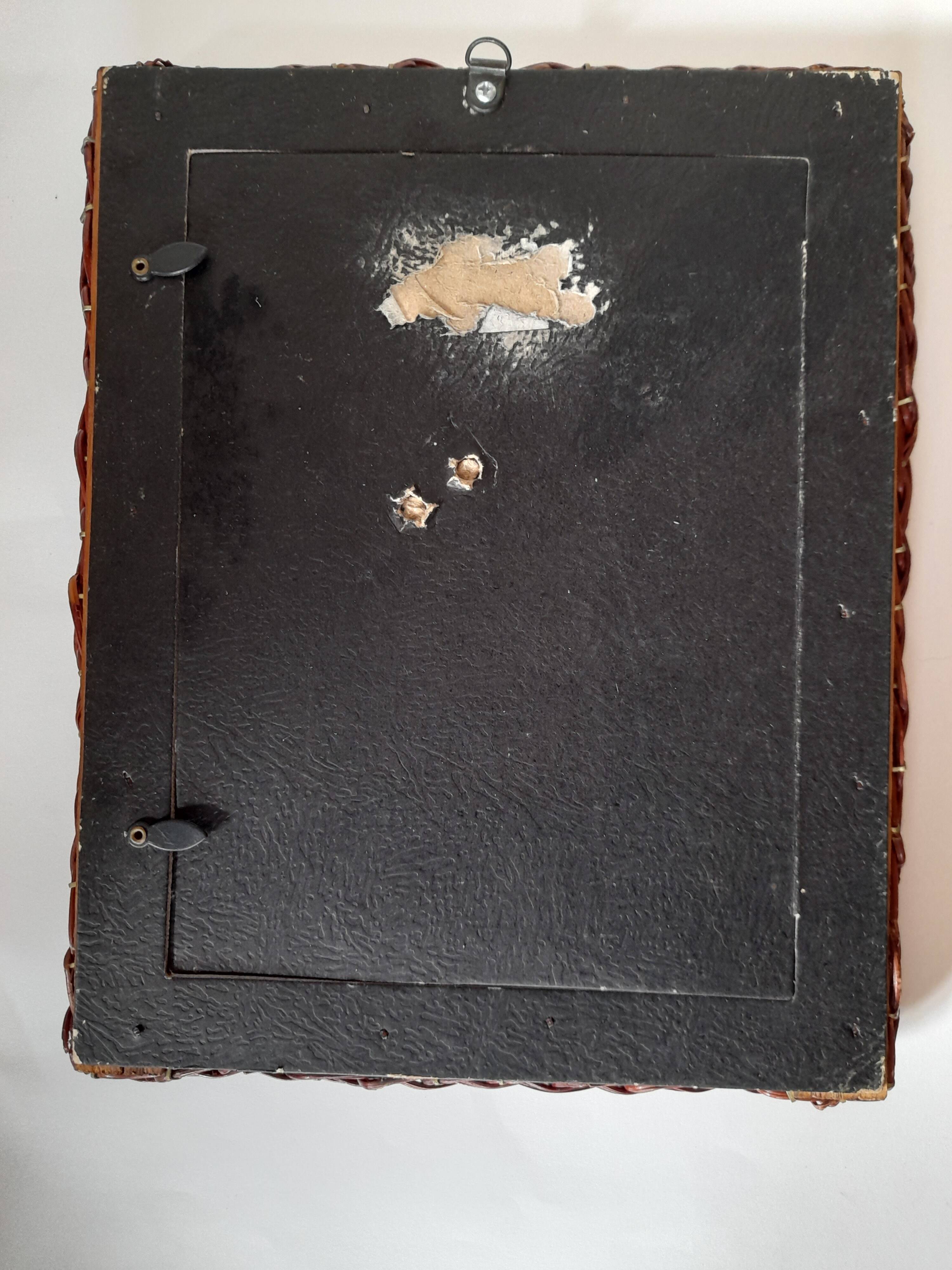 Wicker framed photo frame