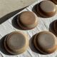 11 assiettes creuses artisanales vintage en grès mat