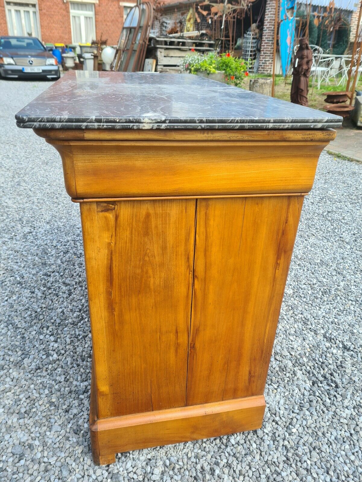 Chest of drawers in cherry