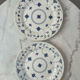 Set of 2 flat plates in English earthenware with blue floral decoration.